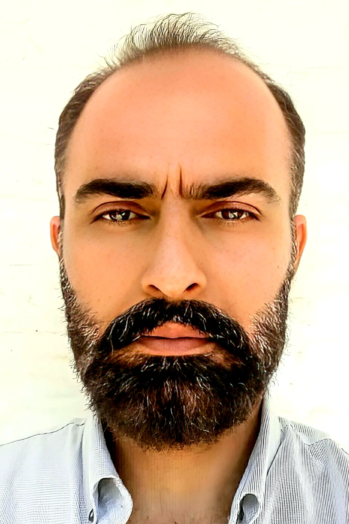  Farid Eshaghi