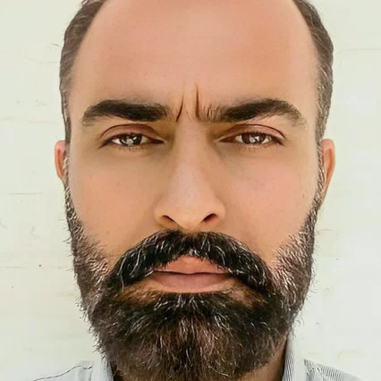  Farid Eshaghi