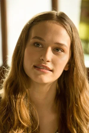  Zoe Graham