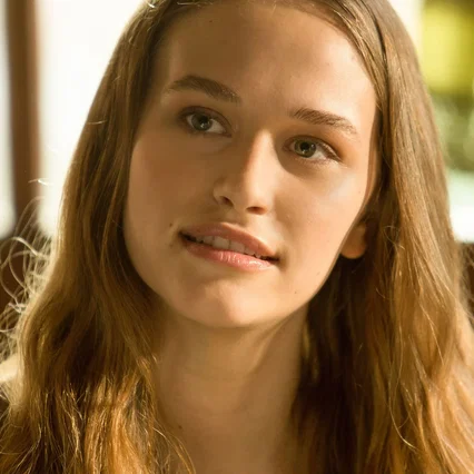  Zoe Graham