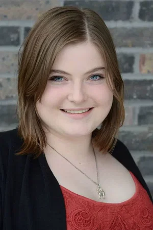  Evie Hooton
