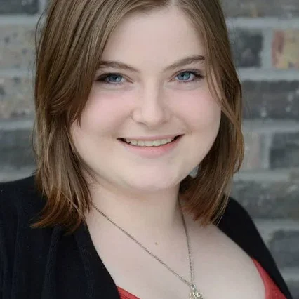  Evie Hooton