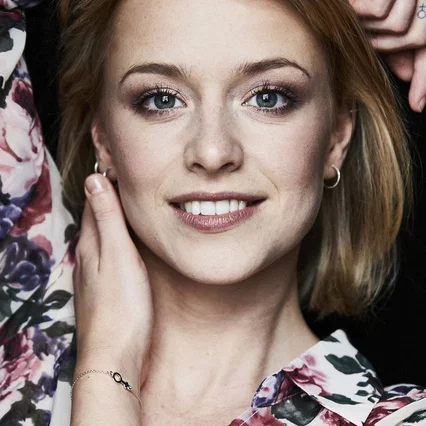  Clara Henry