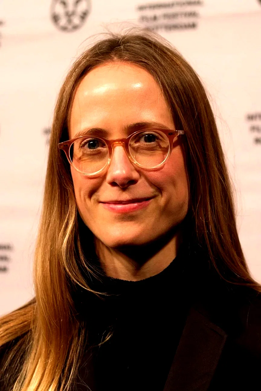  Claire Oakley