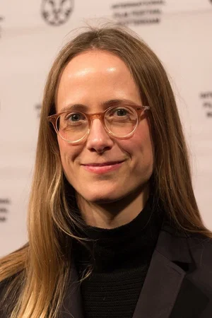  Claire Oakley photo