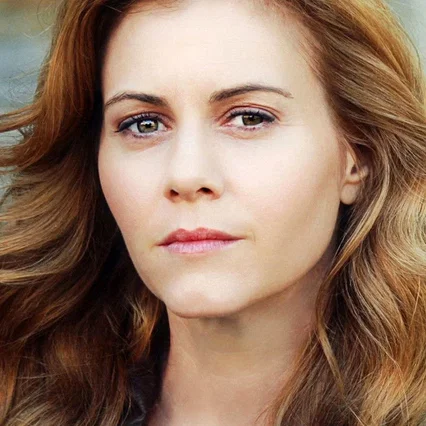  Christie Lynn Smith
