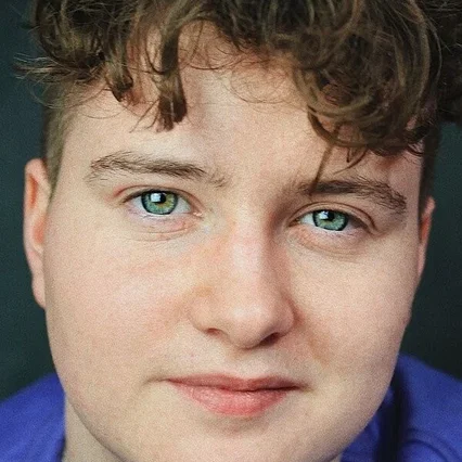  Ellie Courtiour
