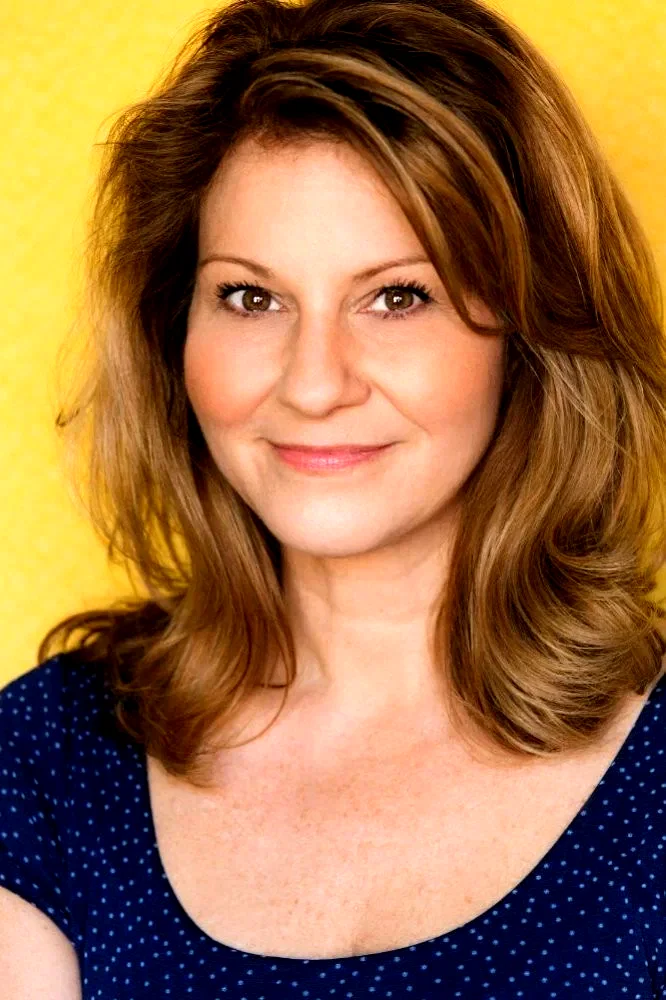  Lisa Cole