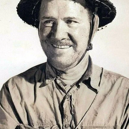  Tom Dugan