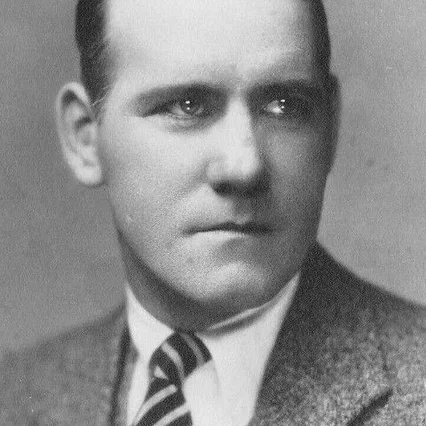  Tom Dugan
