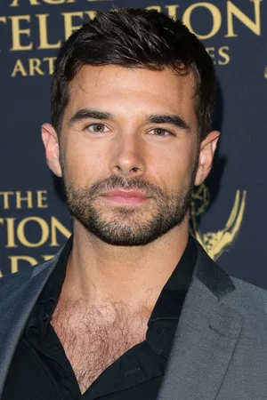  Josh Swickard photo