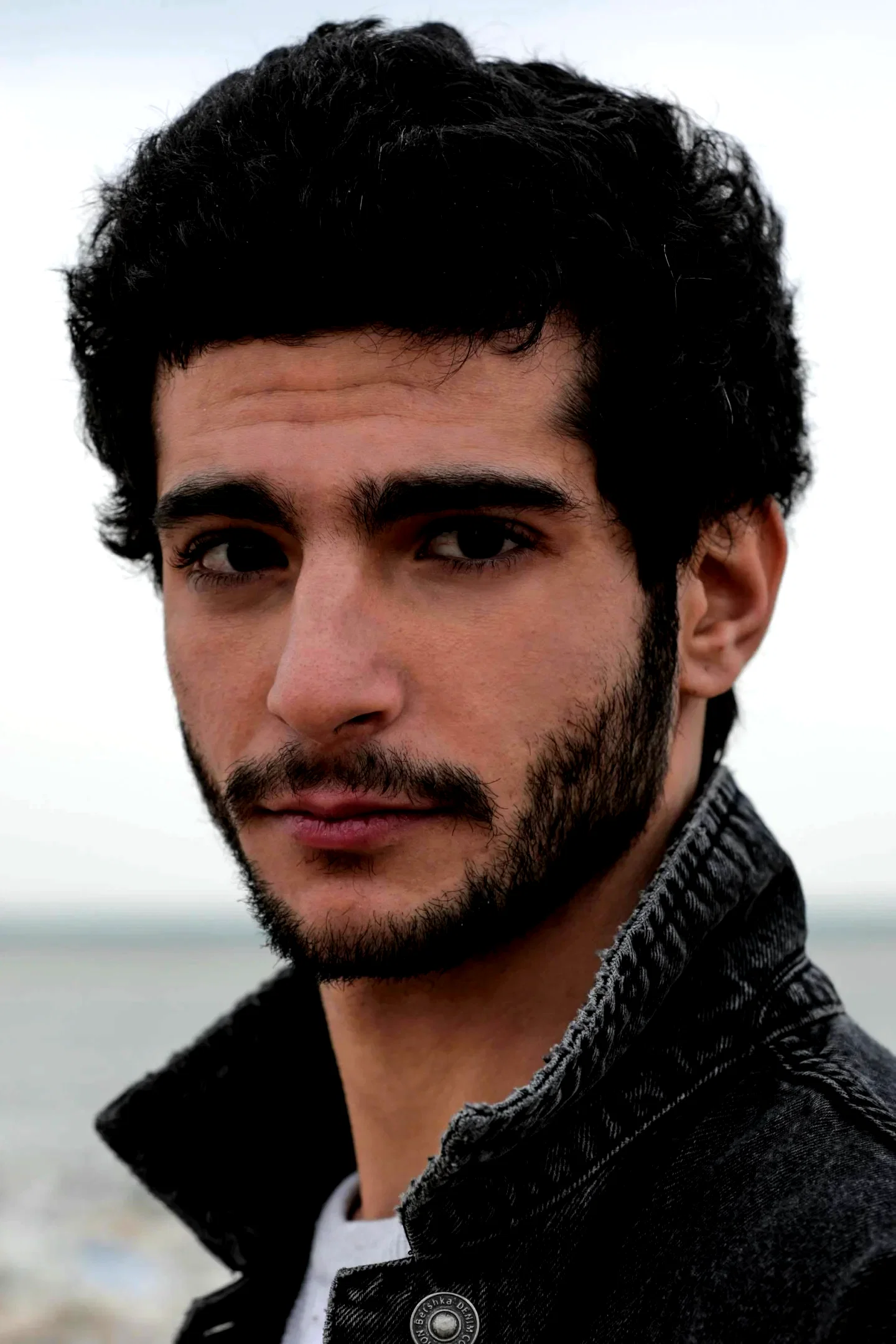 Roger Azar