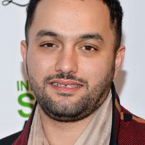 Photo star :  Karim Amer