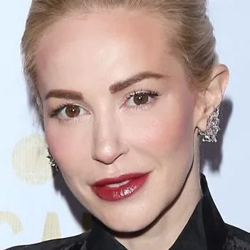  Louise Linton