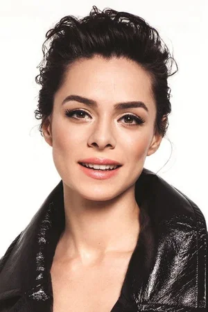  Özge Özpirinçci