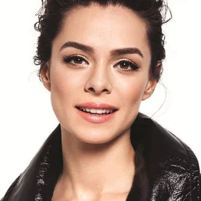 Photo star :  Özge Özpirinçci