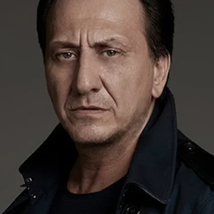  Özgür Ozan