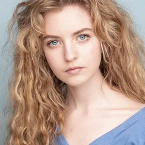 Photo star :  Holly Sturton