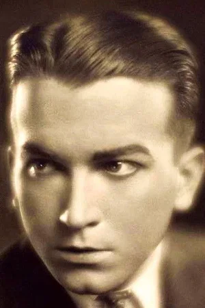  James Bush photo