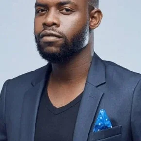 Photo star :  Efa Iwara