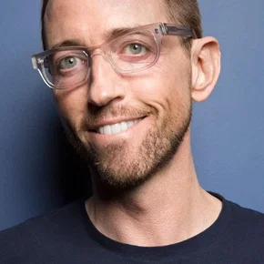 Photo star :  Neal Brennan