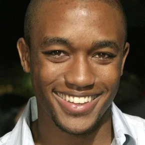 Photo star : Lee Thompson Young