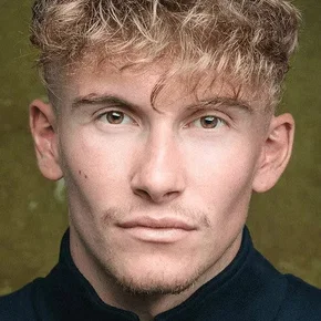 Photo star :  Lewis Santer