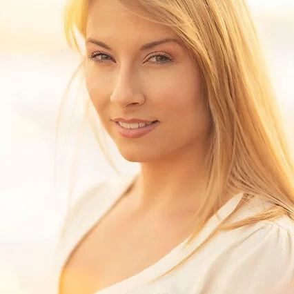  Elena Antón