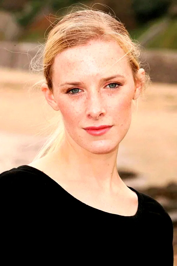 Shauna Macdonald