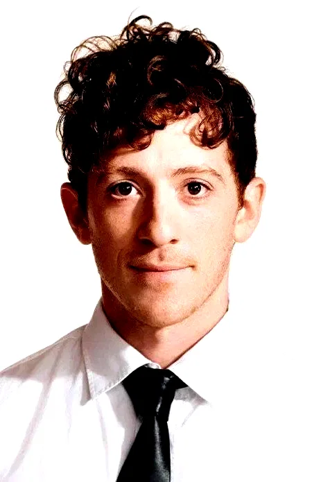  Ethan Slater