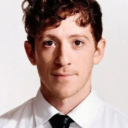  Ethan Slater