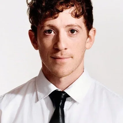  Ethan Slater
