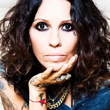  Linda Perry