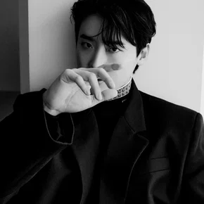 Photo star :  Jong-Suk Lee