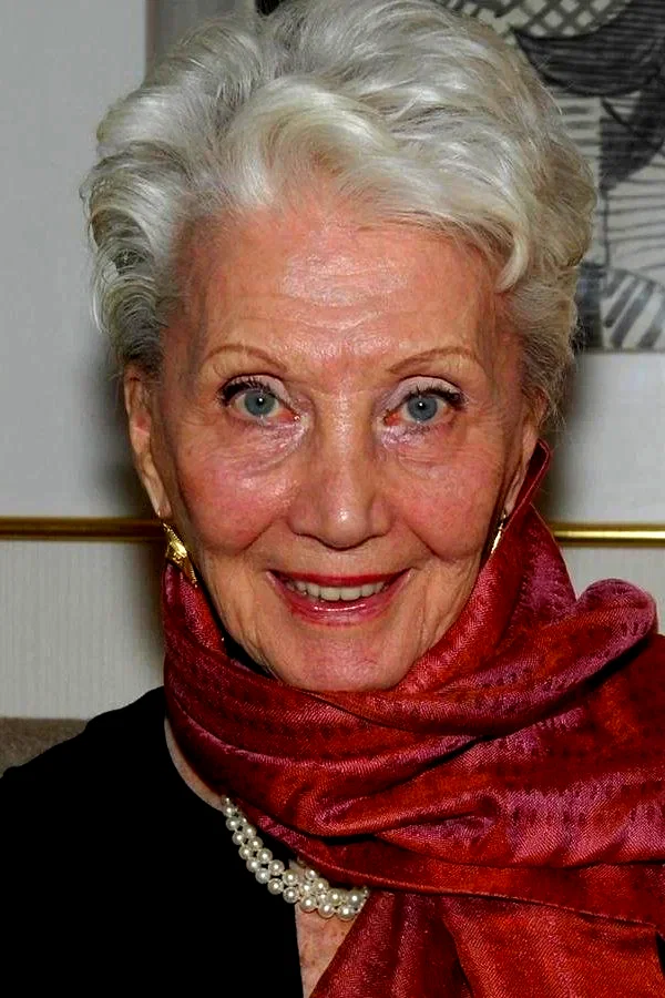  Lucienne Legrand
