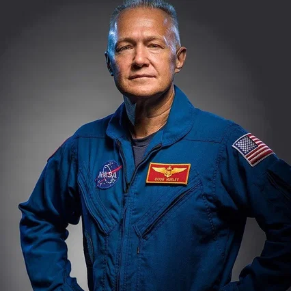  Douglas Hurley