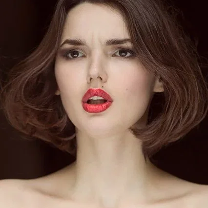  Valéria Nikov