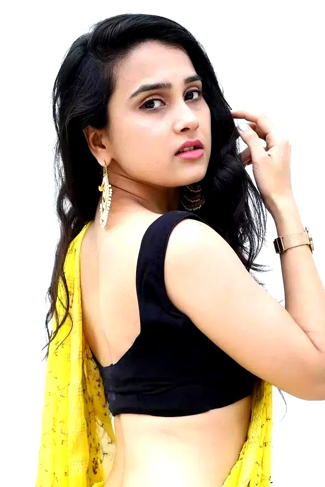  Anushka Kaushik
