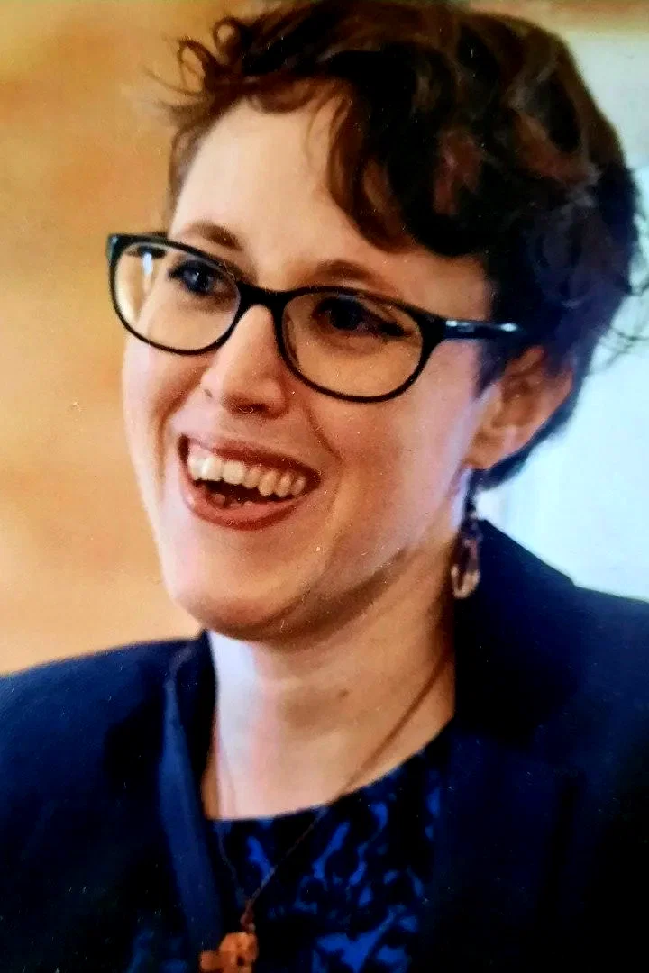  Claire Finn