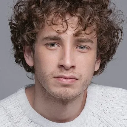  Cem Yiğit Üzümoğlu