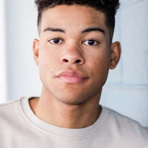 Photo star :  Ellison Booker