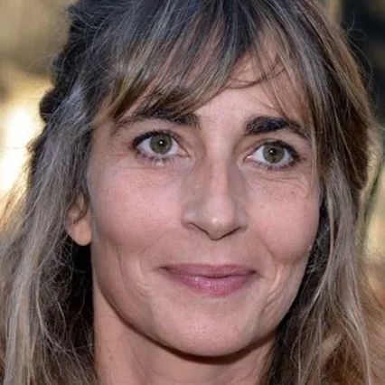  Emmanuelle Bach