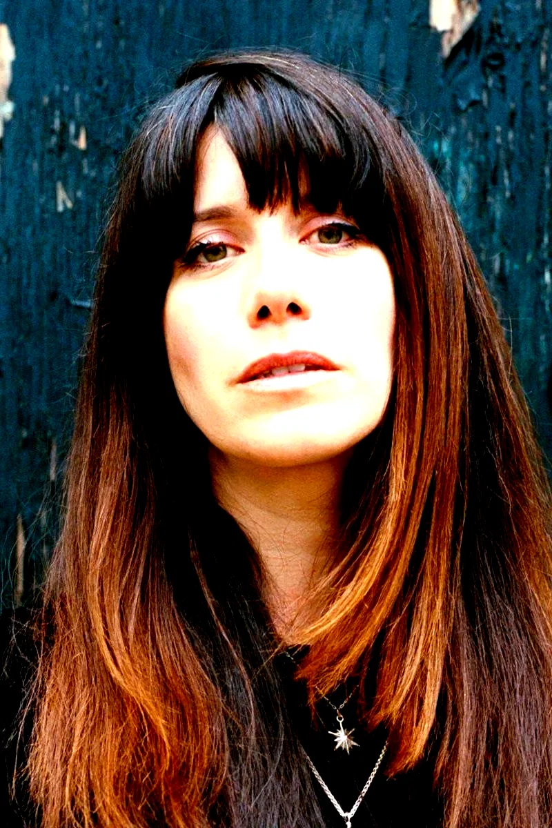  Caroline Catz