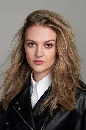  Lara Peake photo