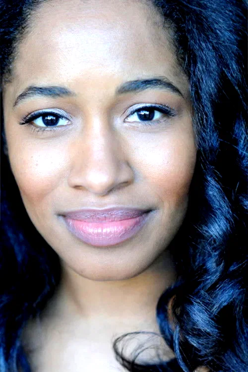  Amina Robinson