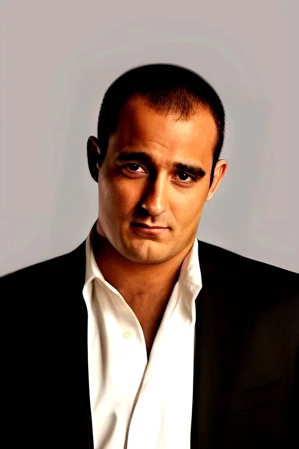  Akshay Khanna