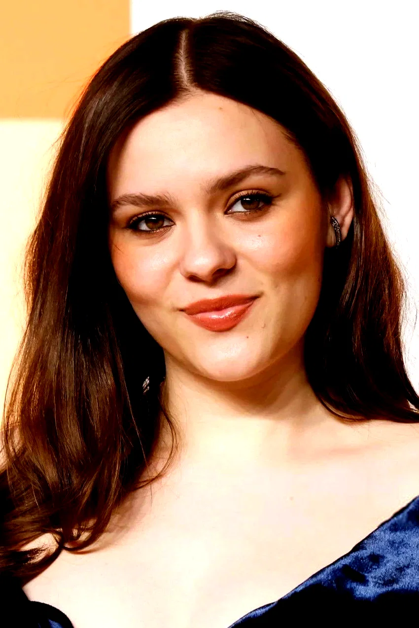  Maisy Stella