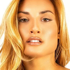 Photo star :  Montana Tucker