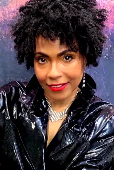  Ednah Holt