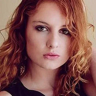  Julyah Rose